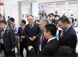 ���f���������F(tu��n)ȫ�򿂲��_��������һ�Ѕ��^�L��(w��n)������(hu��)