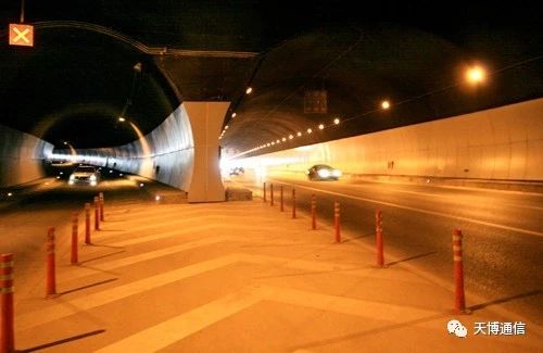 ���첩����������·��ɽ����